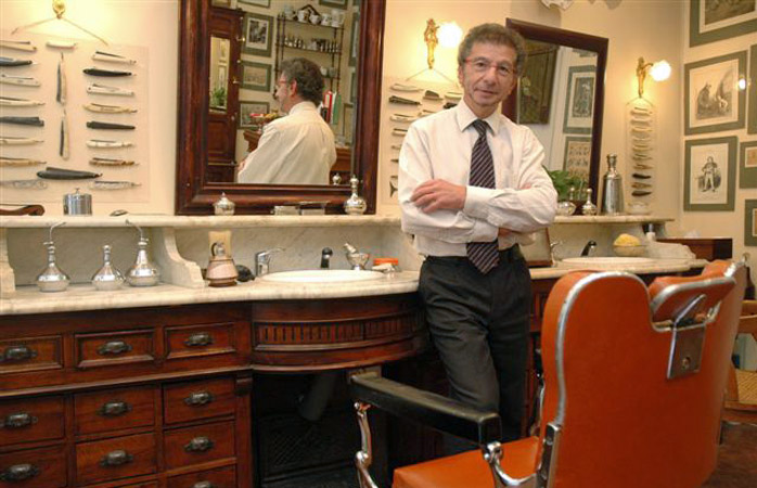  O barbear mais suave da cidade é na barbearia tradicional de Alain Blackmann 