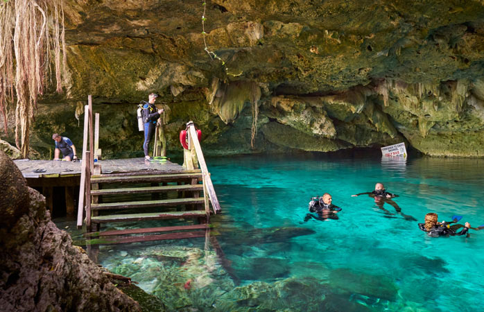  O mergulho da tua vida no estonteante cenote de Dos Ojos 