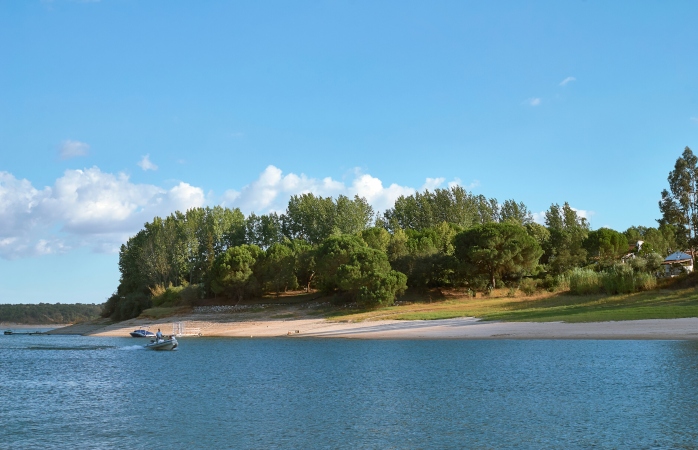 Não deixes de aproveitar a Barragem de Montargil quando aqui estiveres.