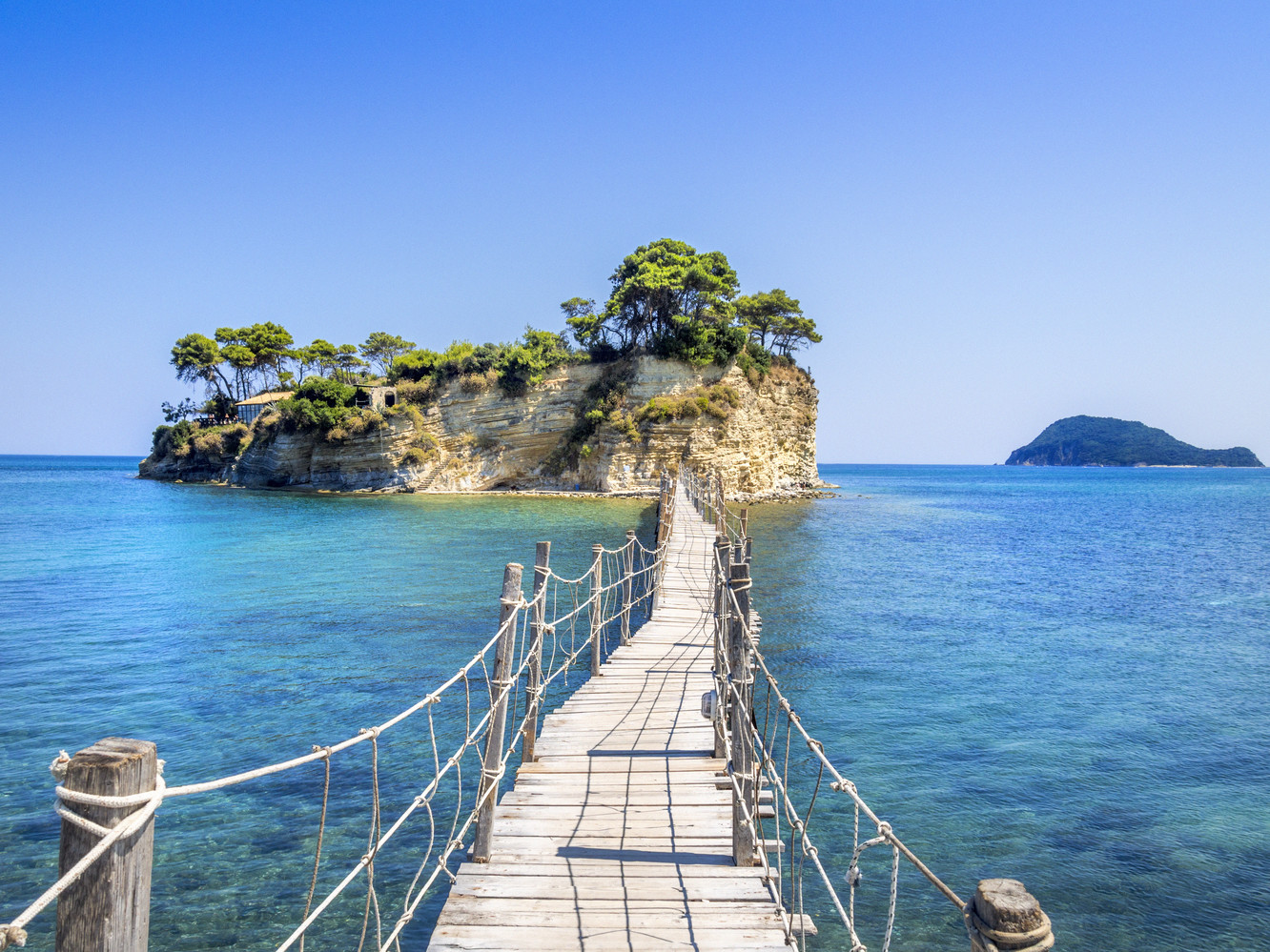 Durante as tuas férias nas ilhas gregas, que tal visitares uma ilha lounge com uma praia escondida? - Zakinthos