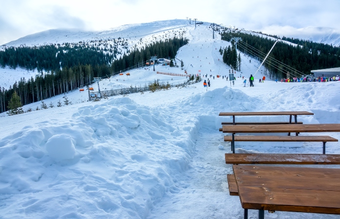 Ski low-cost em Jasna, Eslováquia - O Funitel, um teleférico moderno, no pico de Chopok