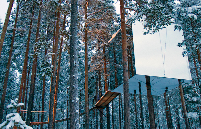 O quarto Cubo de Espelhos no Tree Hotel.