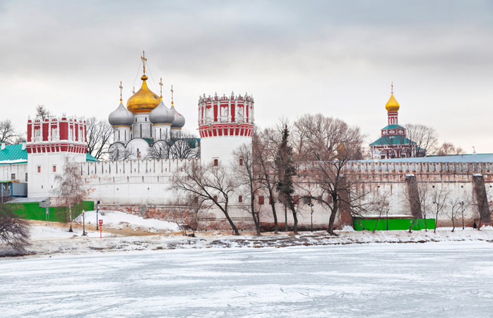 O Convento Novodevichiy parece qualquer coisa saída de um conto-de-fadas. 