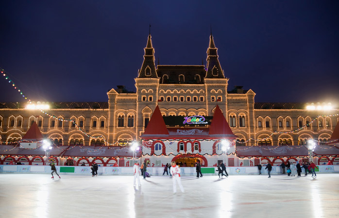 Patinagem no gelo na Praça Vermelha, um óptimo lugar para passar o dia durante o natal em Moscovo.