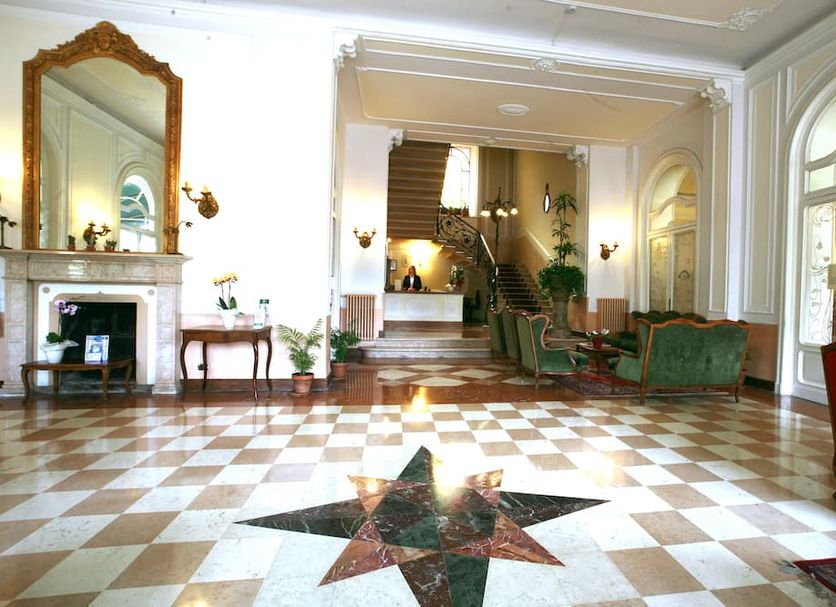 Hall Foto